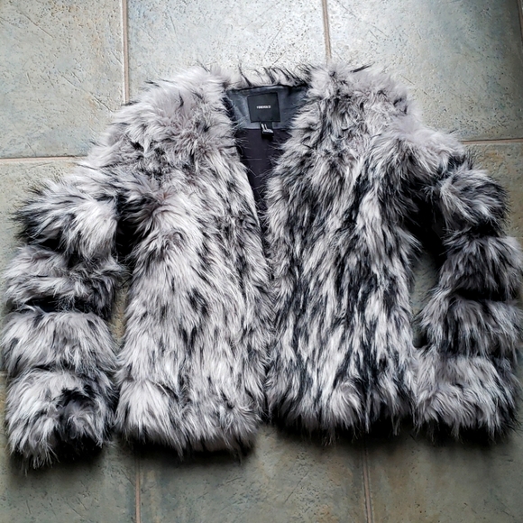 Forever 21 Jackets & Blazers - Gorgeous faux fur